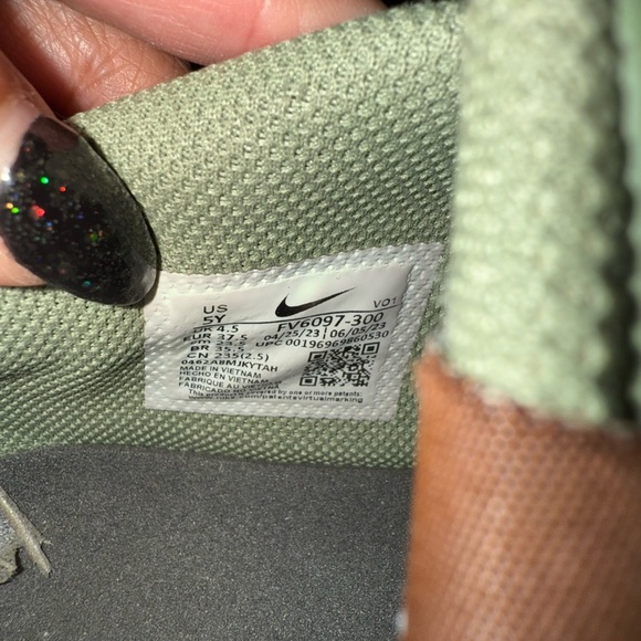 NIKE JA MORANT JA 1 ZOMBIE  LIME BLAST/OIL GREEN BLACK HEMP - Picture 5 of 5